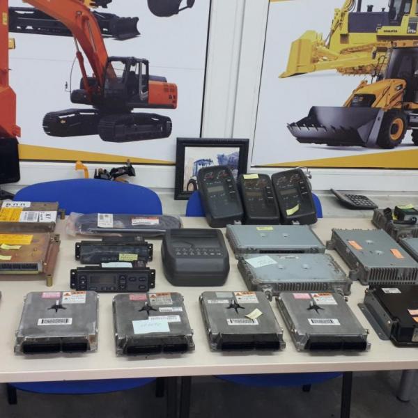 Выкуп экскаваторов Хитачи Hitachi JCB на запчасти разборка — фото 3